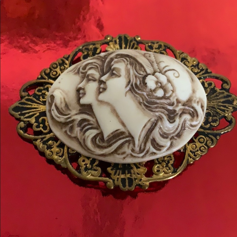 Vintage Cameo Brooch